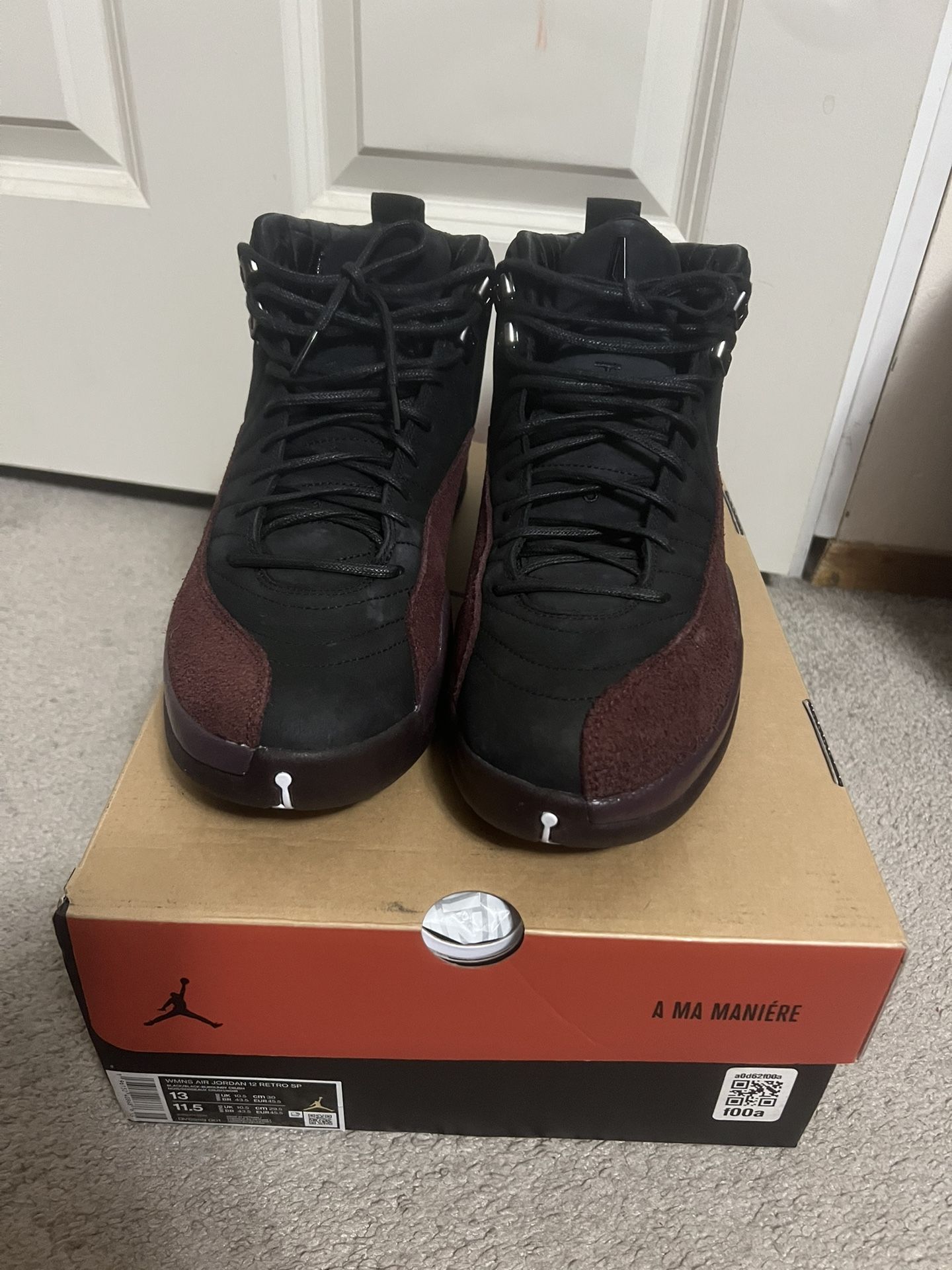 WORN ONCE JORDAN 12 A MA SIZE 11.5 MEN 