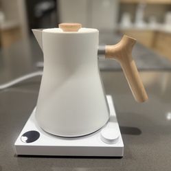 Fellow Corvo EKG Electric Kettle - Matte White With Maple Wood