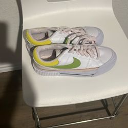 Nike Court Legacy