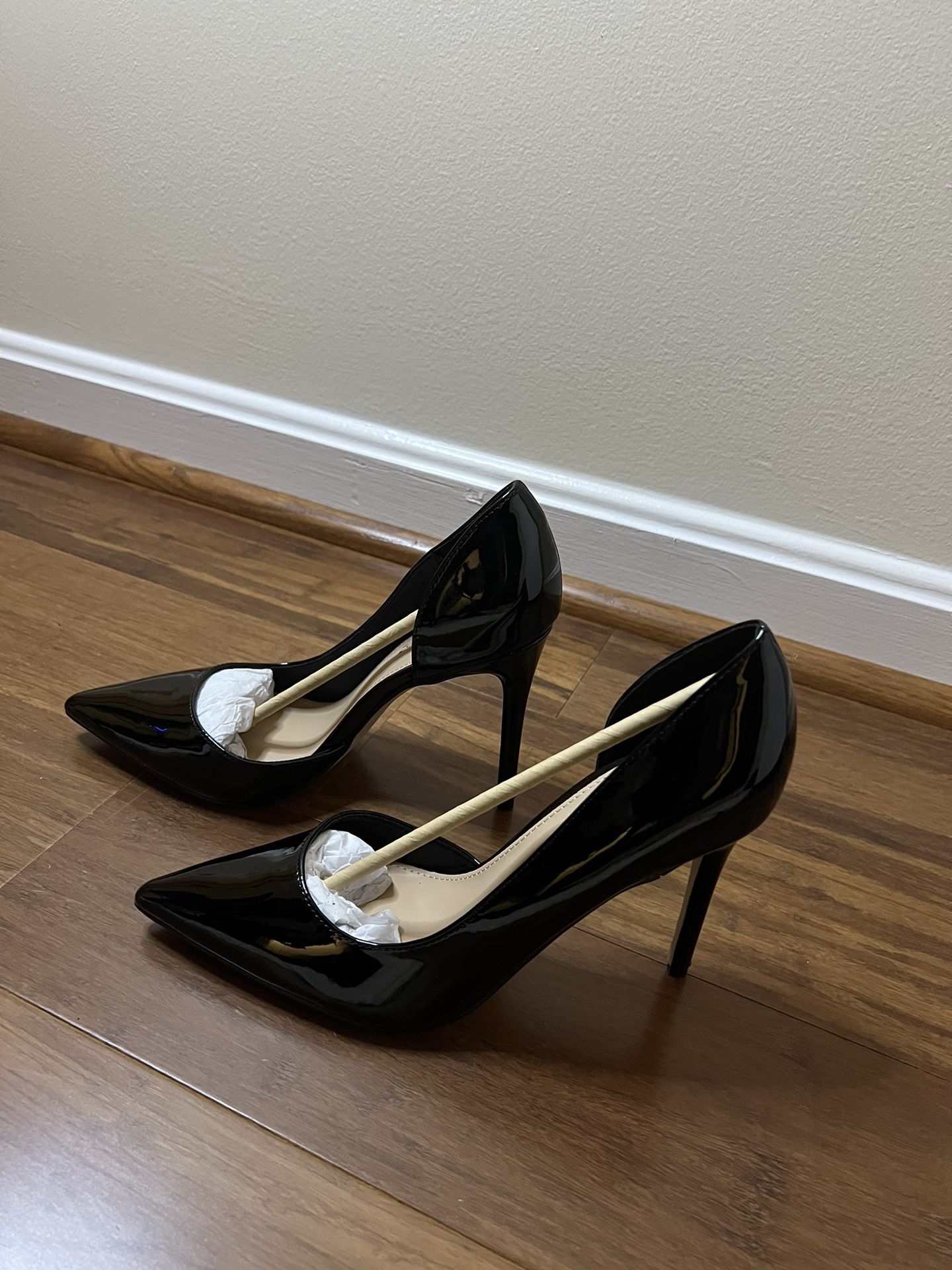 Shiny Black Pumps