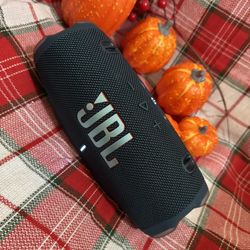 JBL Charge 6, Portable waterproof and drop-proof Bluetooth speaker