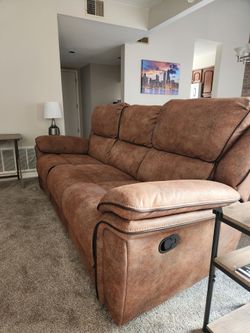 Dual reclining sofa