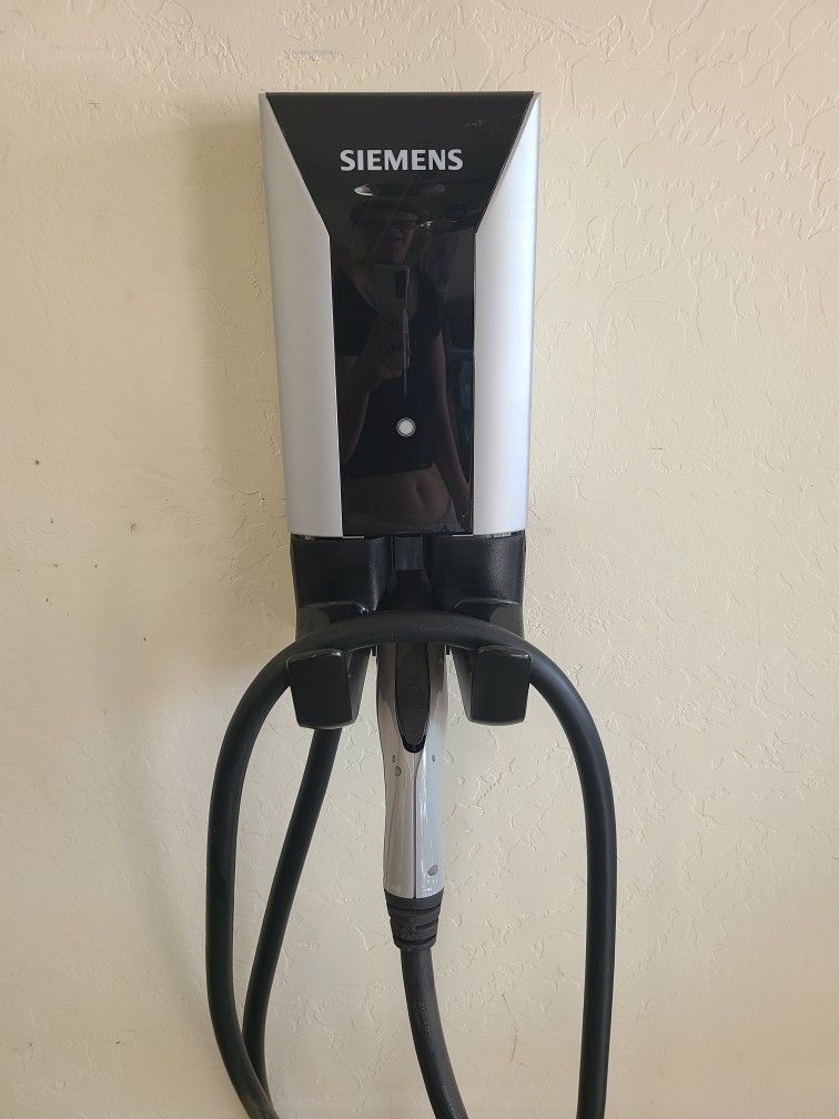 Siemen Versicharger Installed but never used
