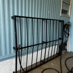 Metal Frame Queen Bed 