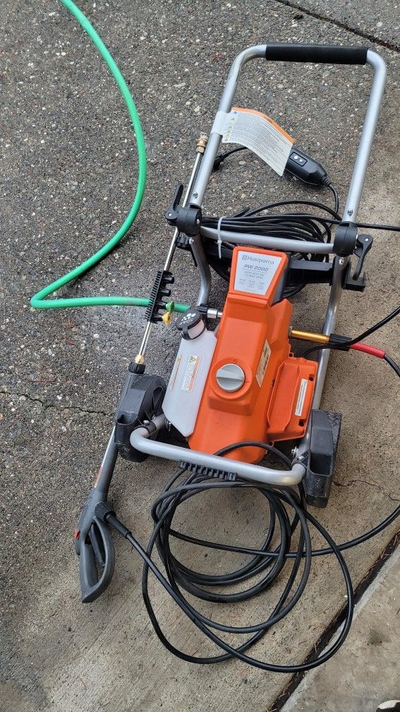 2000 PSI Electric Powered Pressure Washer