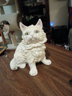 CROWN ROYAL PORCELAIN CAT FIGURINE 6"