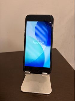 iPhone SE 3rd Gen 64GB UNLOCKED Mint Condition