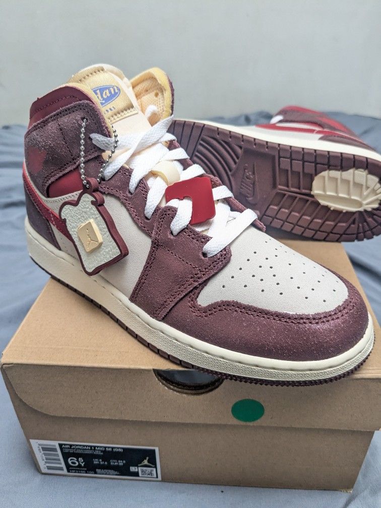 Nike Air Jordan 1 Mid SE  " Butter, Bread & Solo "