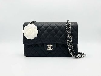 Chanel Classic Flap Bag in Black Caviar Leather (Medium)