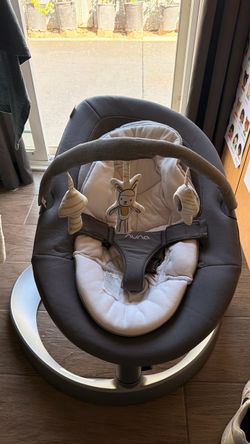 Nuna Baby Bouncer Seat with Toys