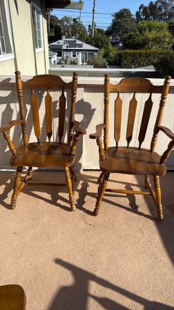 Set of 4 wooden chairs