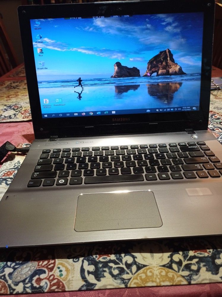 Samsung Laptop NP-QX411L 6GB RAM 128GB SSD STORAGE WINDOWS 10