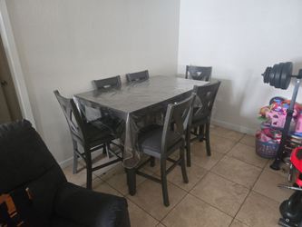 dinning room table with 6 chairs