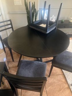 Round dining Table & 4 Chairs