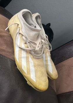 Men's soccer cleats