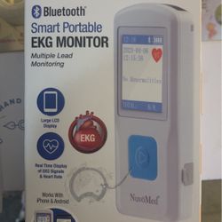 Portable EKG monitor