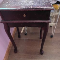 Single draw table selling at a auction don't know the name of it $10 bucks firm price pick up only  865 Ellsworth avenue right off of East Livingston 