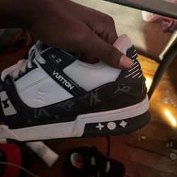 Louie v shoes