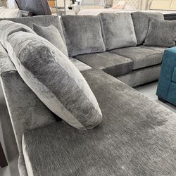 Seccionales Disponible @ sectional in stock