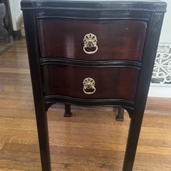 Beautiful Vintage Mahogany Table / Nightstand with Black Top 