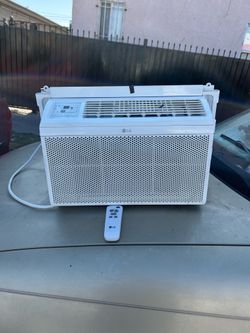 LG 5,800 BTU Window Air Conditioner/Cools Up To 260 SQ. FT