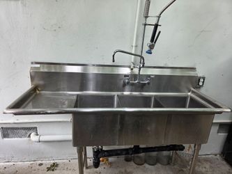Restaurant commercial 3 tub stainless steel sink great conditions comes with extra faucet