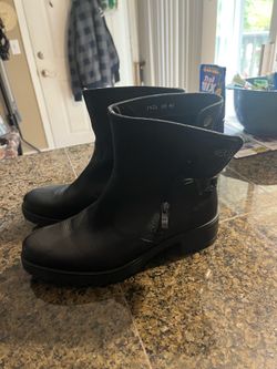 Great deal New Women’s black size 9 Zara boot 🥾