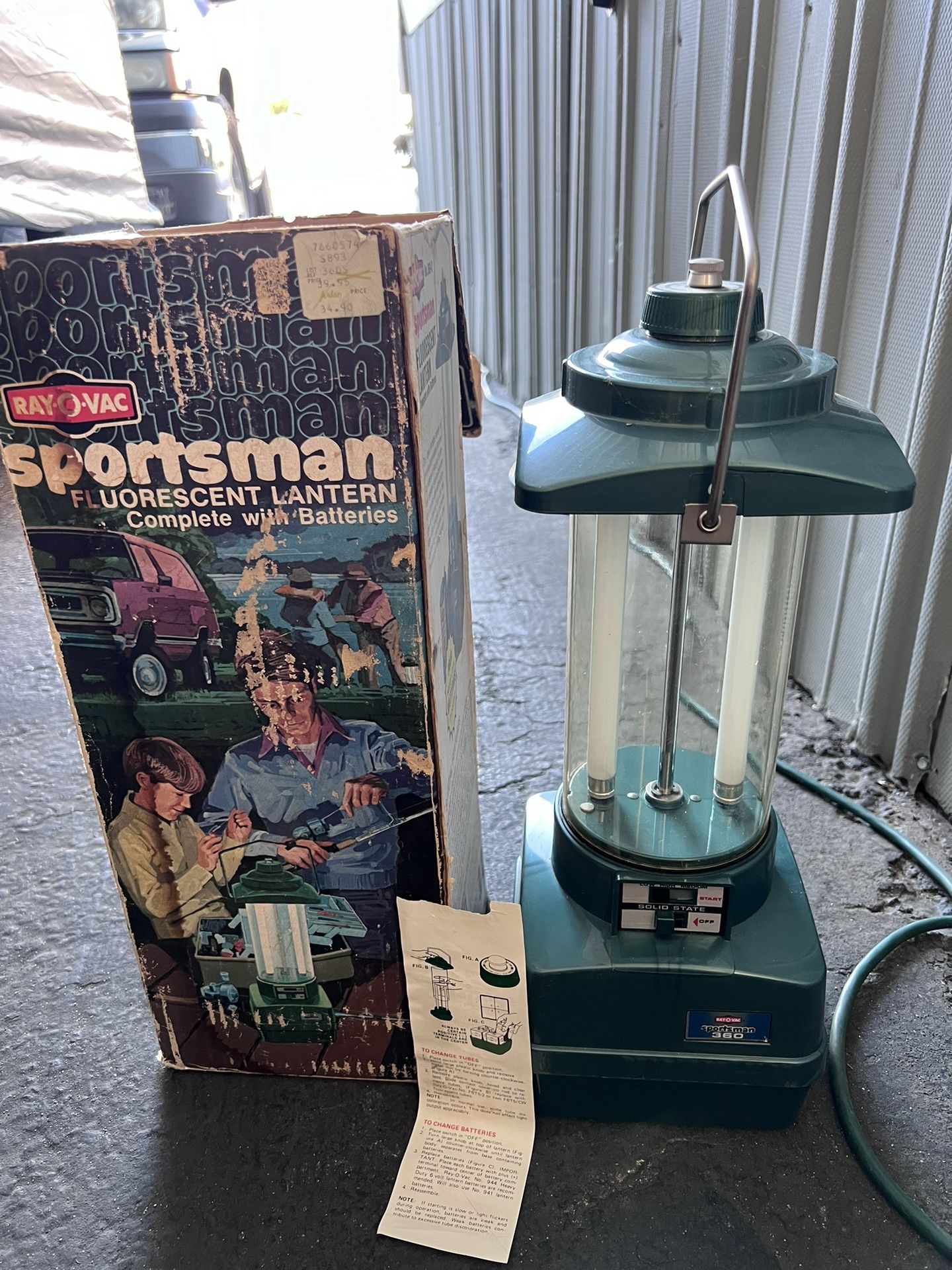 Vintage RayOVac Sportsman 360 Fluorescent Lantern Camping Fishing w/ orig. Box