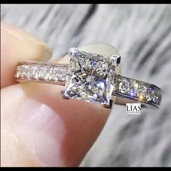 New 18k White Gold Engagement Ring 