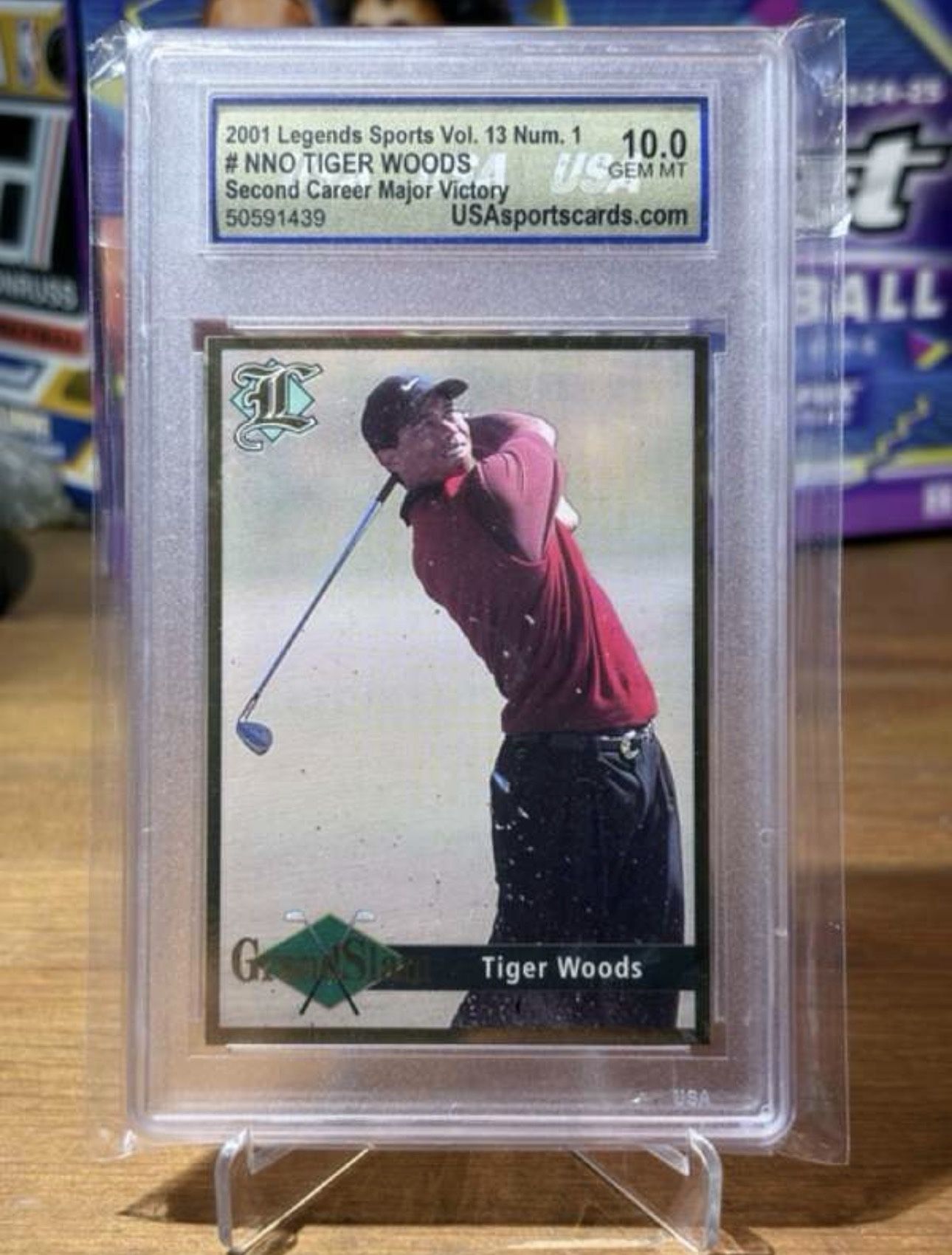 NNO Tiger Woods 2001 Legends Sports Memorabilia Vol. 13 Num 1 - Gold 10