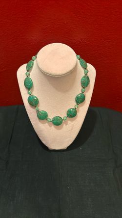 Moreno glass necklace, green with gold specs