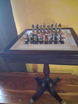 1987 Franklin Mint RAJ complete chess set with pedestal