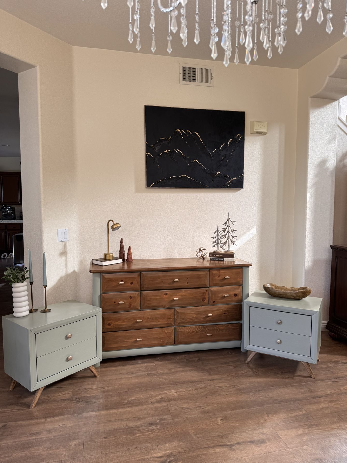 Refurbished 9-Drawer Dresser And Nightstands