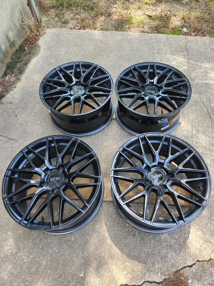 18in Gloss Black Wheels