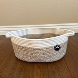 Woven Dog Or Cat Bin **LIKE NEW**