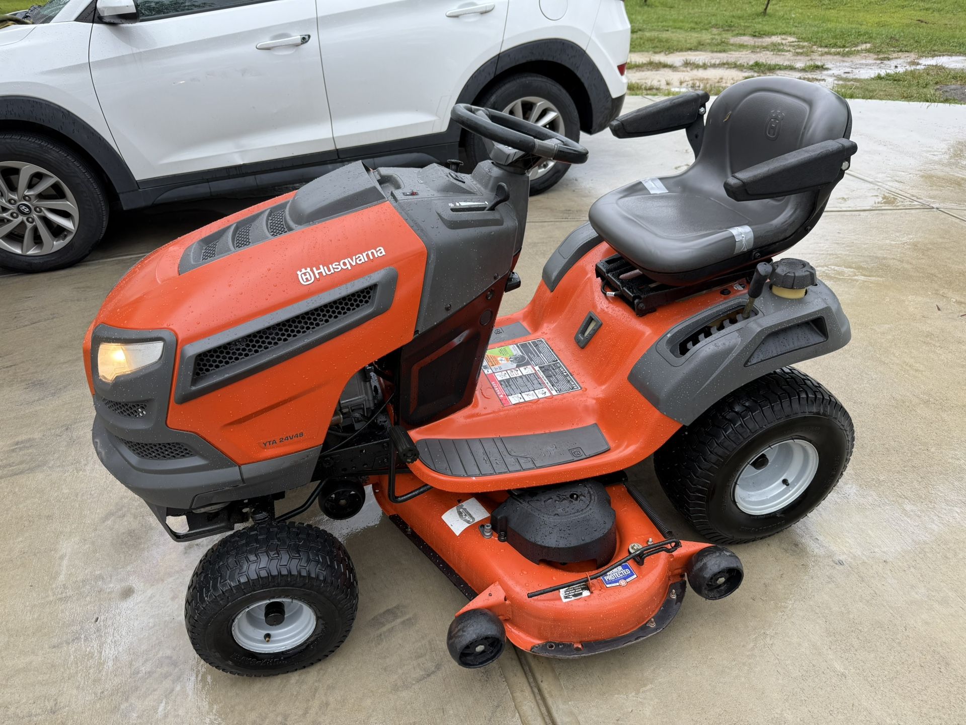 Husqvarna YTA 24V48 Model 2022 ( only 169hrs )