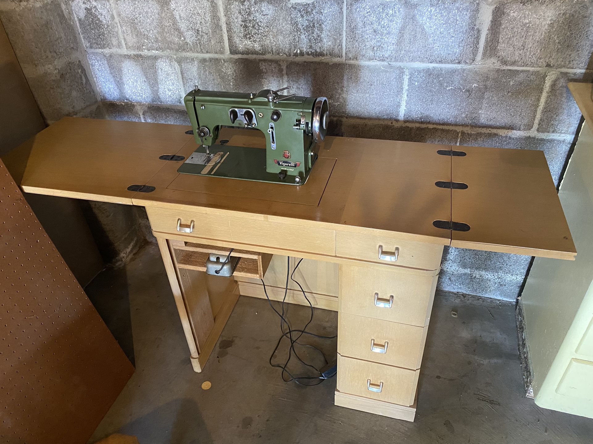 Vigorelli Sewing Machine And Table 