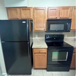 Black Kitchen Appliances 