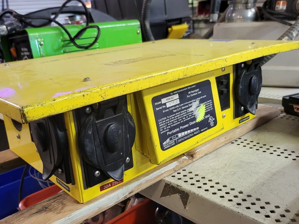 Southwire 6506GU 6 Outlet Temporary Power Distro Box — Portable 50 Amp Single Phase Twist