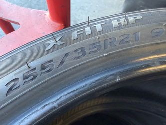 TESLA MODEL Y 255/35/21 (4 Tires) $300.00/ All 4