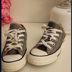 Converse Sneakers Size 6 Women's Or Girls Youth 