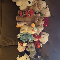 bunch of stuffed animals plushies 