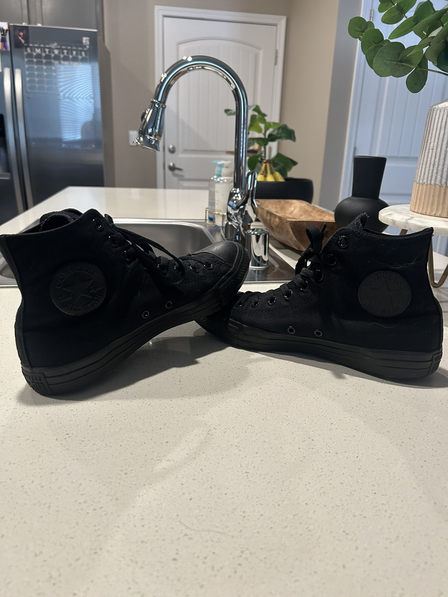 Converse Size 8 Men’s