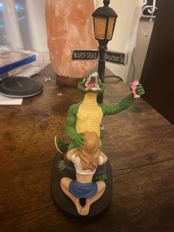 New Orleans Bourbon Street Statue