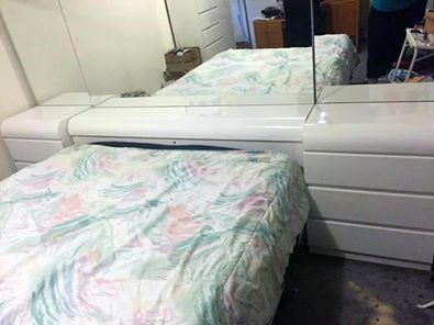Queen Size White Lacquer Platform Mirrored Bed bedroom Set with Drawers and Lights - Best Offer!