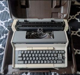 Smith Corona Super Correct XT Typewriter