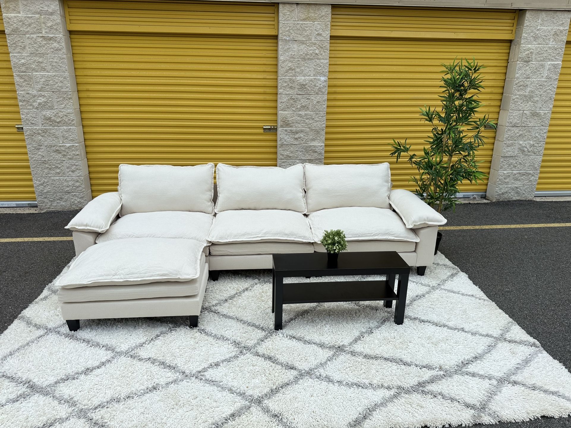 (📦 BRAND NEW IN BOX) Soft Beige Sectional – Ready to Go! (🛋️)