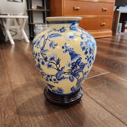 Decorative 10" H blue and white ceramic belly vase features a cream-colored glaze and intricate floral pattern, great condition