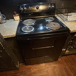 Black Hotpoint stove