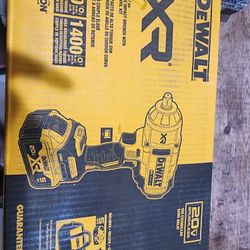Dewalt Xr Brushless New Generation 20v Kit Bateire 5.0 And Charger Also Big Bag $280 Price Is Firm